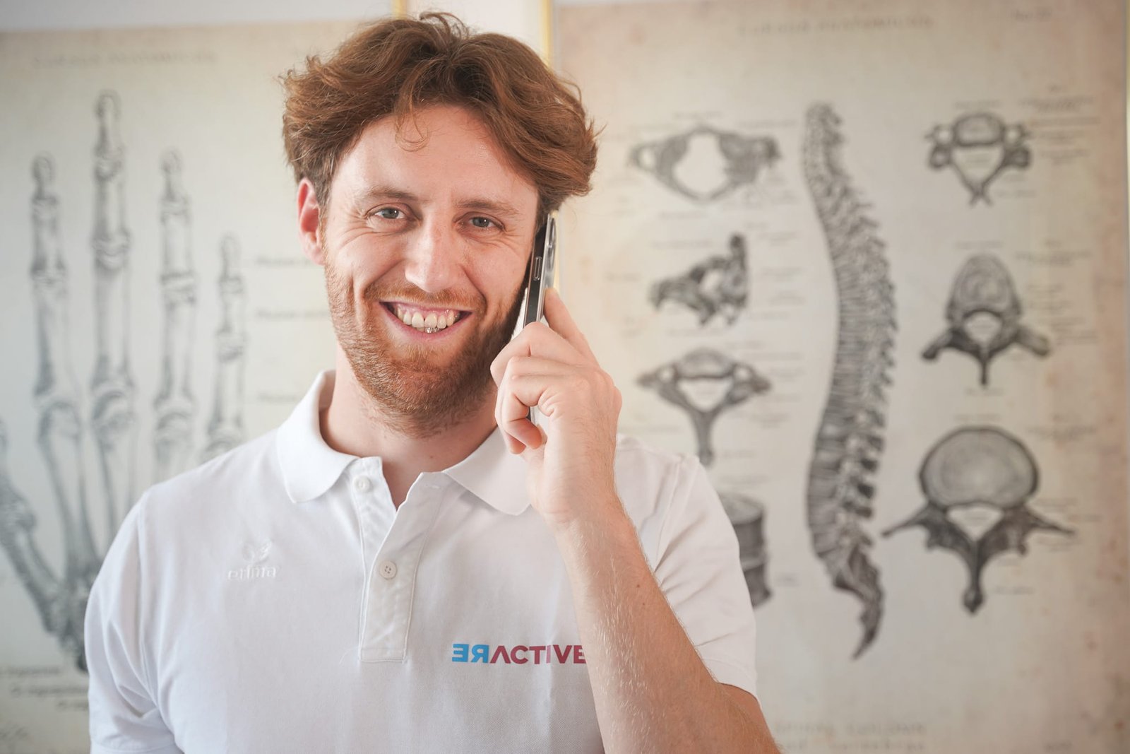 joel broersma am Telefon