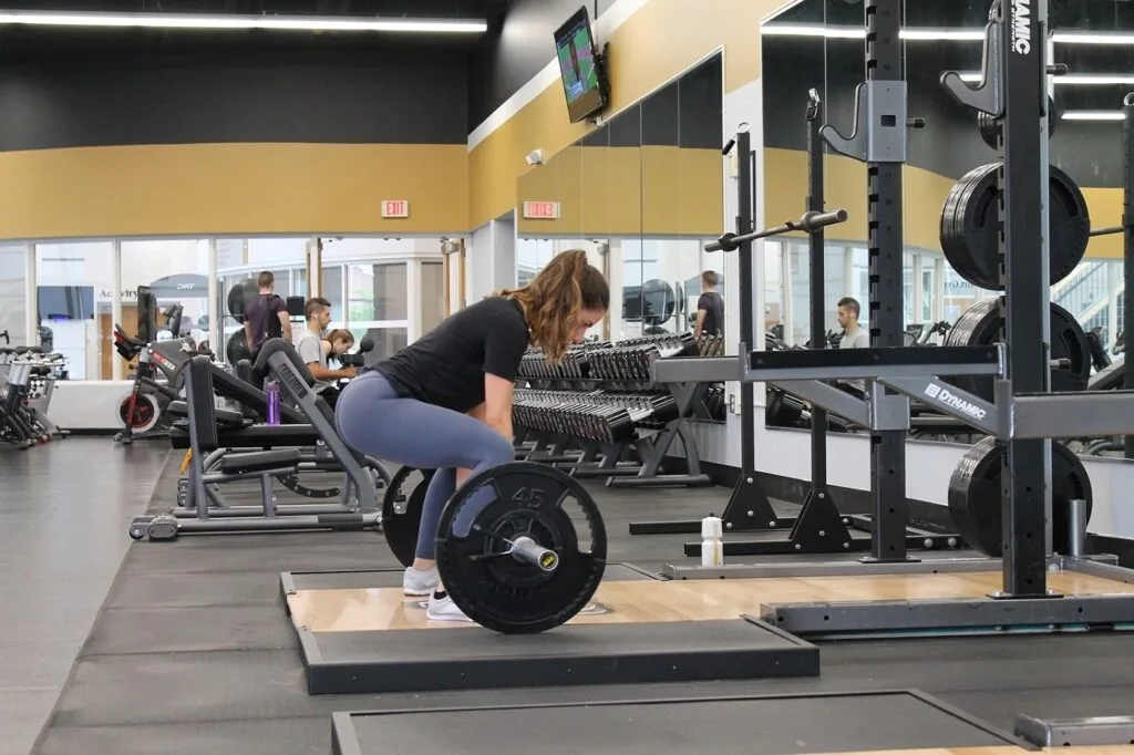woman doing a deadlift
