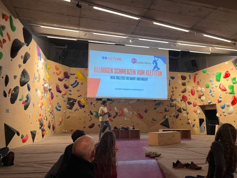 Ellbogenschmerzen bei Kletter Vortrag im Boulderkino Thun
